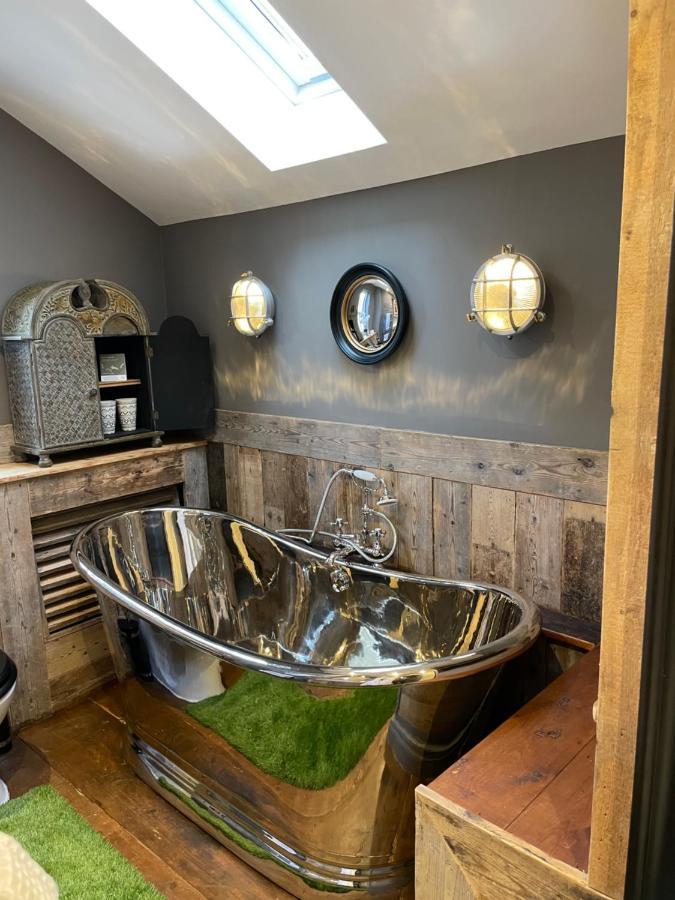 The Cocktail Lounge At Cheshire Boutique Bathhouse Apartment Nantwich Bagian luar foto